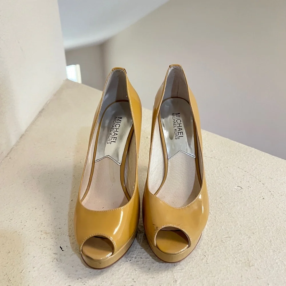 Michael Kors Womens York Pump Size 6.5 Tan Nude Leather Platform Heel Dress Shoe